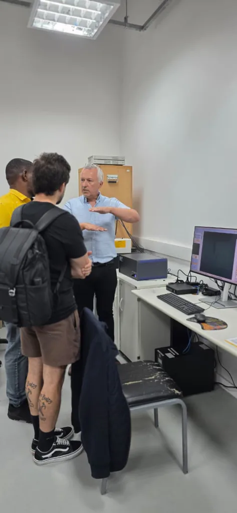 Hands-on training session at UFABC